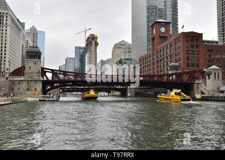Vues le long de la rivière de Chicago le long du côté nord de la Chicago Loop, Midwest, USA Banque D'Images