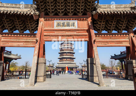 Nov 2014, Yingxian, Chine : porte d'entrée de la pagode en bois de Yingxian, près de Datong, province de Shanxi, en Chine. Site du patrimoine mondial de l'UNESCO, est le plus ancien Banque D'Images