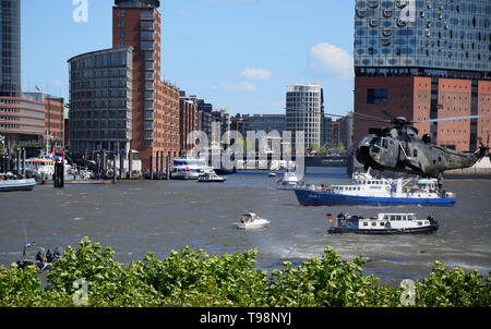 Sauvetage du broyeur à montrer la Pauli-Landungsbrücken, Hafengeburtstag - anniversaire du port de Hambourg, de l'événement Banque D'Images