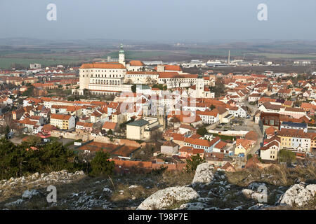 Vieux château à belle ville - Mikulov, République Tchèque Banque D'Images