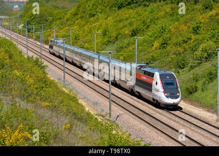 TGV Lyria dans Yonne, Bourgogne, France aller en Suisse Banque D'Images