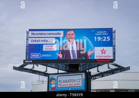 Billboard montre la télévision tchèque Jaromir Soukup propriétaire Barrandov sa publicité TV show "Mon actualité", Prague, République tchèque, le 14 mai 2019. (CTK Photo/ Soj Libor Banque D'Images