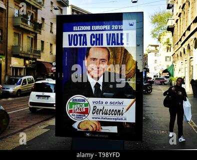 Affiche électorale de Silvio Berlusconi de droite de Forza Italia, parti avant les élections européennes de mai 2019. Doté d''atmosphère : où : Milan, Italie Quand : 15 Avr 2019 Crédit : IPA/WENN.com **Uniquement disponible pour publication au Royaume-Uni, USA, Allemagne, Autriche, Suisse** Banque D'Images