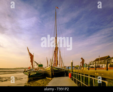 Thames barges à voile amarré sur le quai à Maldon. Banque D'Images