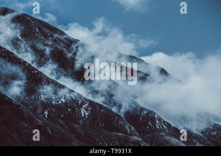 Montagnes de nuages, Glenfinnan, West Highland Line, Highlands, Scotland Banque D'Images