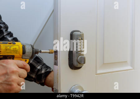 Poignée de porte électronique avec serrure de porte clé numérique systèmes de sécurité de porte de l'appartement. Banque D'Images