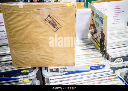 Nadarzyn, Pologne, le 10 mai 2019 album vinyle de Led Zeppelin sur l'affichage pour la vente, vinyle, CD, album, Rock, groupe de rock anglais, collection de vinyls Banque D'Images