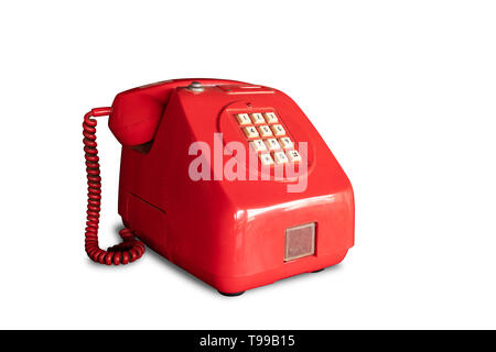 Rouge rétro téléphone public exploité par coins isolé sur fond blanc avec clipping path Banque D'Images