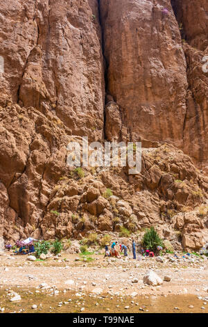 TINERHIR, MAROC, 28 août 2018 : La célèbre gorges du Todra Banque D'Images