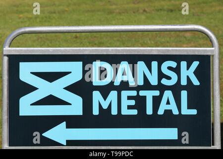 Hobro, Danemark - 5 mai 2018 : Dansk Metal signe sur un panneau. Le syndicat danois des métallurgistes appelé Dansk Metal en danois est un Banque D'Images