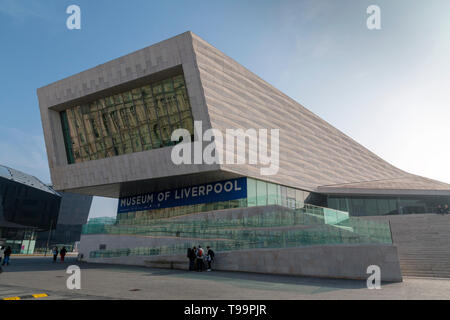 Liverpool, Merseyside, Royaume-Uni - 24 Février 2019 : Musée de Liverpool l'architecture moderne s'appuyant sur le front de fleuve Mersey Banque D'Images