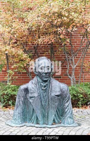 Odense, Danemark - 6 octobre, 2018 : Statue de l'auteur danois Hans Christian Andersen à Odense, Danemark Banque D'Images