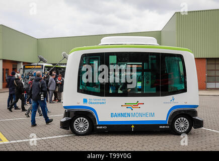 26.03.2019, Monheim, Rhénanie du Nord-Westphalie, Allemagne - Présentation de l'autobus électrique autonome en service régulier, modèle EZ10 de la société Easym Banque D'Images