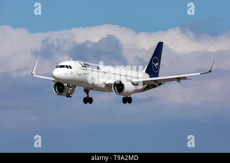 Lufthansa Airbus A320-271N (D-AINM) landing 31, dans une nouvelle combinaison de couleurs. Banque D'Images