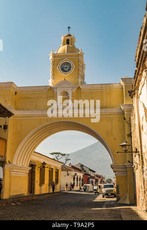 Arco de Santa Catalina par une journée ensoleillée, à Antigua, Guatemala Banque D'Images