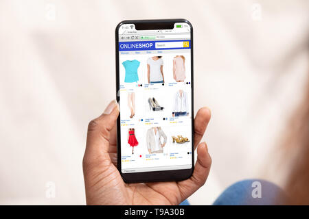 La part des achats en ligne avec Smartphone Banque D'Images