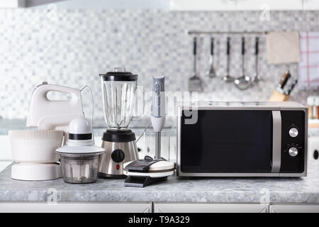 Set of Home Appliance sur plan de cuisine Banque D'Images