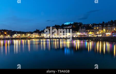 Vue panoramique sur Oban en Ecosse dans la nuit Banque D'Images