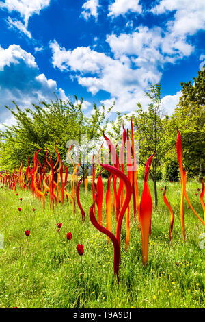 4th mai 2019 - la sculpture en verre de Dale Chihuly 'Catttails and Copper Birch Reeds' fait partie d'une exposition temporaire à Kew Gardens, Londres Banque D'Images