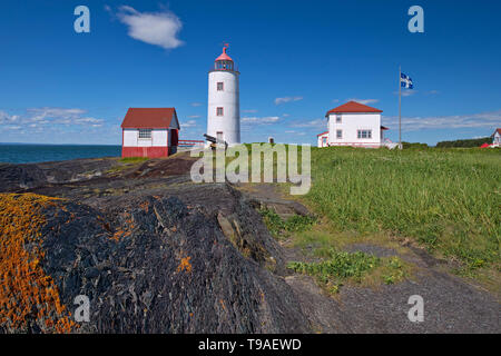 Île-Verte Le phare sur l'île de l'Île-Verte. Plus ancien phare sur le fleuve Saint-Laurent et le troisième plus ancien au Canada Île-Verte du lieu historique national du Phare Québec Canada Banque D'Images