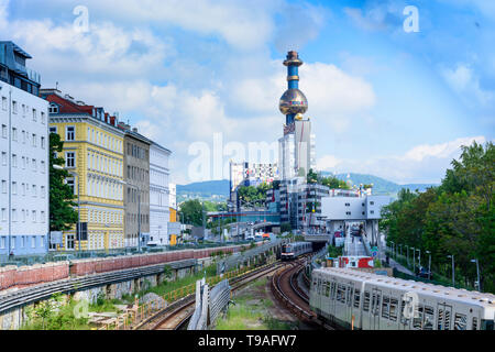 Wien, Vienne : Usine d'incinération des déchets Spittelau, architecte Hundertwasser, ligne de métro U4 en 09. Alsergrund, Wien, Autriche Banque D'Images