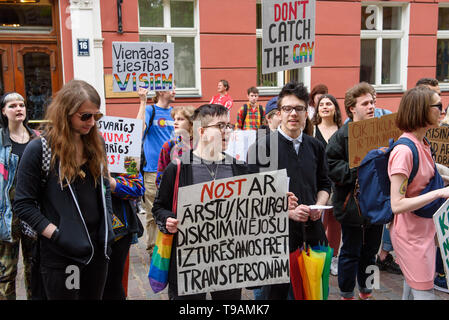 Riga, Lettonie. 17 mai 2019. Manifestation devant le Parlement de la Lettonie. Journée internationale contre l'Homophobie et Transophobia. Credit : Gints Ivuskans/Alamy Live News Banque D'Images