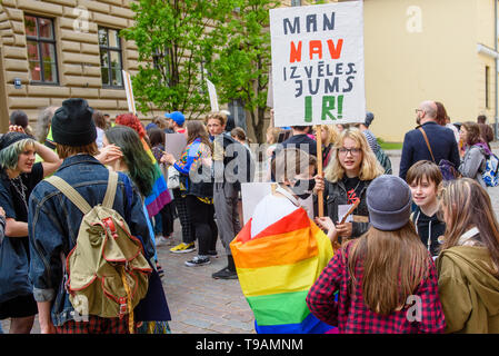 Riga, Lettonie. 17 mai 2019. Manifestation devant le Parlement de la Lettonie. Journée internationale contre l'Homophobie et Transophobia. Credit : Gints Ivuskans/Alamy Live News Banque D'Images