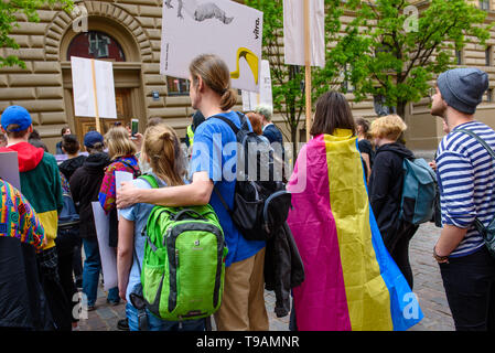 Riga, Lettonie. 17 mai 2019. Manifestation devant le Parlement de la Lettonie. Journée internationale contre l'Homophobie et Transophobia. Credit : Gints Ivuskans/Alamy Live News Banque D'Images