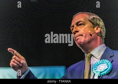 Edinburgh, Royaume-Uni. 17 mai, 2019. La partie Brexit est titulaire d'un rassemblement à la Halle au Blé à Édimbourg est allé(e) à par le chef du parti Crédit Nigel Farage : Riche de Dyson/Alamy Live News Banque D'Images