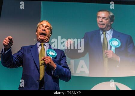 Edinburgh, Royaume-Uni. 17 mai, 2019. La partie Brexit est titulaire d'un rassemblement à la Halle au Blé à Édimbourg est allé(e) à par le chef du parti Crédit Nigel Farage : Riche de Dyson/Alamy Live News Banque D'Images