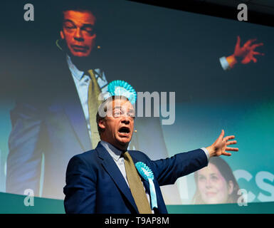 Edinburgh, Ecosse, Royaume-Uni. 17 mai, 2019. Nigel Farage à Édimbourg pour un rassemblement avec la partie européenne du Brexit candidats aux élections. Tenue à l'échange de maïs dans la ville. Credit : Iain Masterton/Alamy Live News Banque D'Images