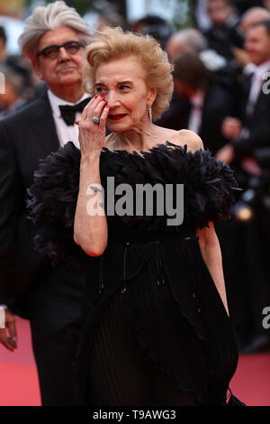 Cannes, France. 17 mai, 2019. L'actrice espagnole Marisa Paredes pose sur le tapis rouge pour la première du film 'Douleurs y Gloria' au 72e Festival du Film de Cannes, France, le 17 mai 2019. Le 72e Festival de Cannes a lieu ici du 14 au 25 mai. Credit : Zhang Cheng/Xinhua/Alamy Live News Banque D'Images