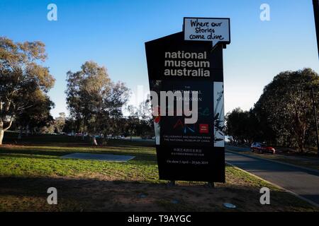 Beijing, Chine. 16 mai, 2019. Photo prise le 16 mai 2019 montre une affiche à l'extérieur du Musée national de l'Australie à Canberra, Australie. Le 18 mai marque la Journée internationale des musées. Credit : Chu Chen/Xinhua/Alamy Live News Banque D'Images