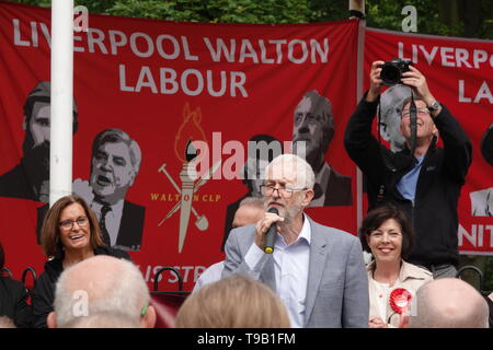 Liverpool, Royaume-Uni. 18 mai, 2019. Campagne Jeremy Corbyn à Derby Park Bootle pour le Parti du travail à venir de cette semaines des élections européennes. Credit : Ken biggs/Alamy Live News Banque D'Images