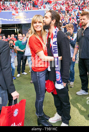 Munich, Allemagne. 18 mai 2019. Heidi Klum, GNTM Moderatorin et modèle avec copain, Tom Kaulitz Tokio Hotel bande FC BAYERN MUNICH - EINTRACHT FRANKFURT - DFL RÈGLEMENT INTERDIT TOUTE UTILISATION DES PHOTOGRAPHIES comme des séquences d'images et/ou quasi-vidéo - 1.ligue de soccer allemand , Munich, 18 mai 2019, journée 34 saison 2018/2019, FCB, © Peter Schatz / Alamy Live News Banque D'Images