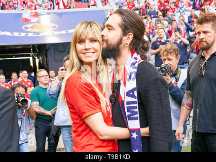 Munich, Allemagne. 18 mai 2019. Heidi Klum, GNTM Moderatorin et modèle avec copain, Tom Kaulitz Tokio Hotel bande FC BAYERN MUNICH - EINTRACHT FRANKFURT - DFL RÈGLEMENT INTERDIT TOUTE UTILISATION DES PHOTOGRAPHIES comme des séquences d'images et/ou quasi-vidéo - 1.ligue de soccer allemand , Munich, 18 mai 2019, journée 34 saison 2018/2019, FCB, © Peter Schatz / Alamy Live News Banque D'Images