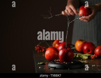 Candy Apple savoureux sur tableau noir Banque D'Images