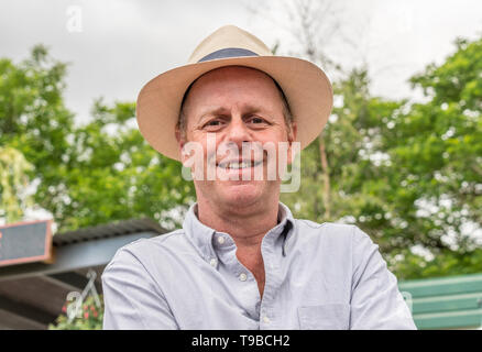 Joe Swift, concepteur de jardin et présentatrice TV sur BBC World du jardinier, au Royaume-Uni. Banque D'Images