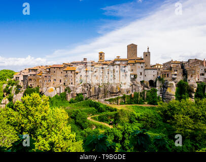 Vue panoramique de Vitorchiano, l'un des plus beau village médiéval dans la région de la Tuscia, Italie centrale Banque D'Images