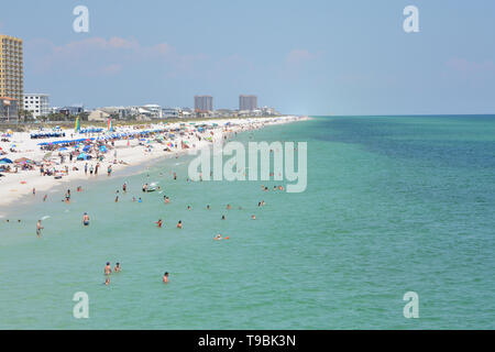 Les amateurs de plage à Pensacola Beach dans Escambia Comté (Floride) sur le golfe du Mexique, USA Banque D'Images