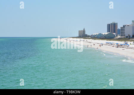 Les amateurs de plage à Pensacola Beach dans Escambia Comté (Floride) sur le golfe du Mexique, USA Banque D'Images