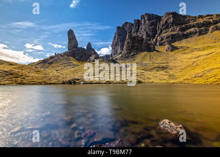 Vue panoramique sur le vieil homme de Storr sur l'île de Skye en Ecosse Banque D'Images