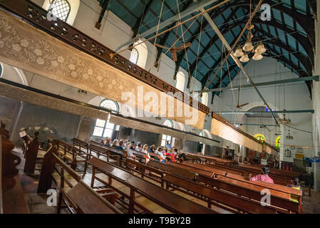 Vue intérieure horizontale de l'église Saint François à fort Kochi, Inde. Banque D'Images