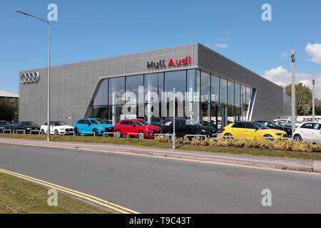 Coque Audi Electronics Store contre un ciel bleu clair Banque D'Images