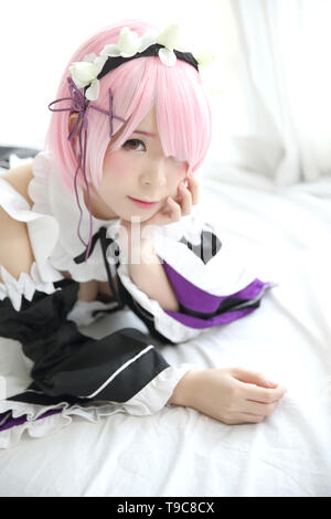 Portrait de femme , cosplay anime Japon japonais blanc maid dans ton blanc prix Banque D'Images