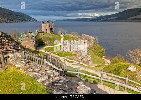 Le Château d'Urquhart et le Loch Ness en Ecosse Banque D'Images