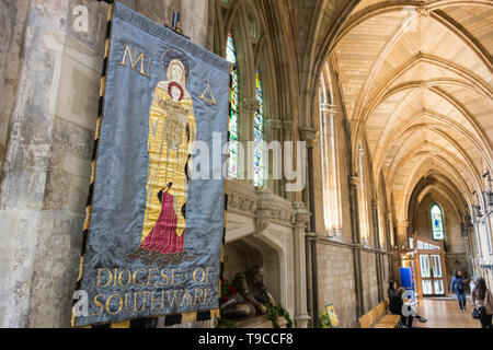 Intérieur de la cathédrale - La cathédrale de Southwark et collégiale de St Sauveur et St Mary Overie, Southwark, London, UK Banque D'Images