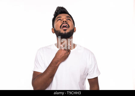 Portrait d'Indien, mal de gorge, la main sur le cou de la gorge de compensation sur fond blanc Banque D'Images