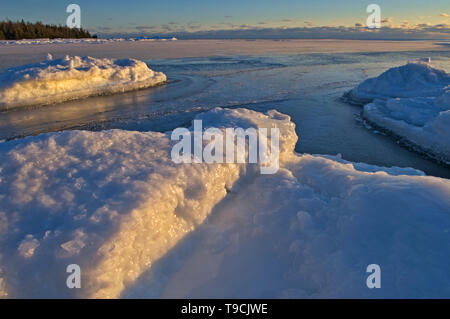 Glace le long de la baie Georgienne (lac Huron). L'Île Manitoulin South Baymouth Ontario Canada Banque D'Images