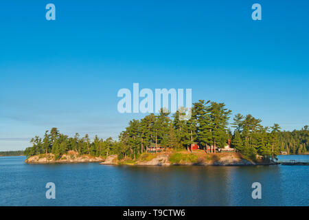 Chalets sur le lac des Bois près de Nestor Falls Ontario Canada Banque D'Images